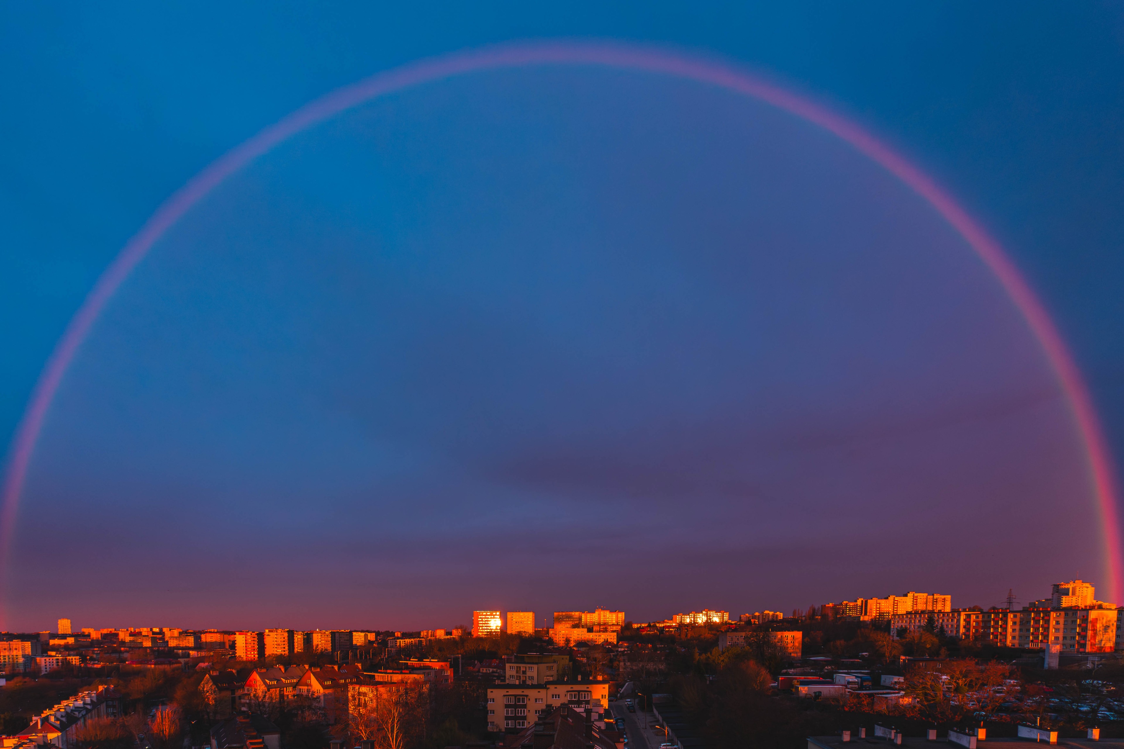 Sigma 20-200mm sample photo at 20mm showing rainbow over city skyline